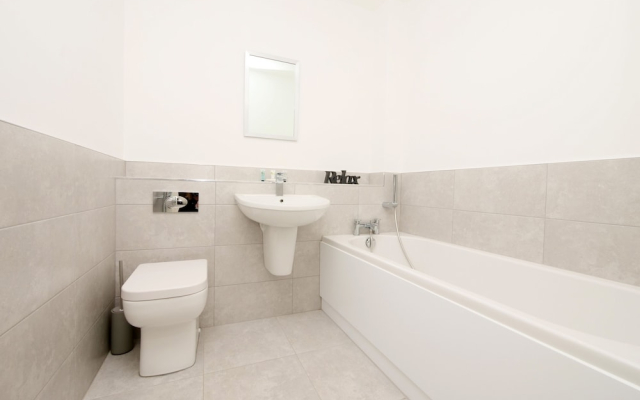 Modern Spacious 2 Bedroom Apartment