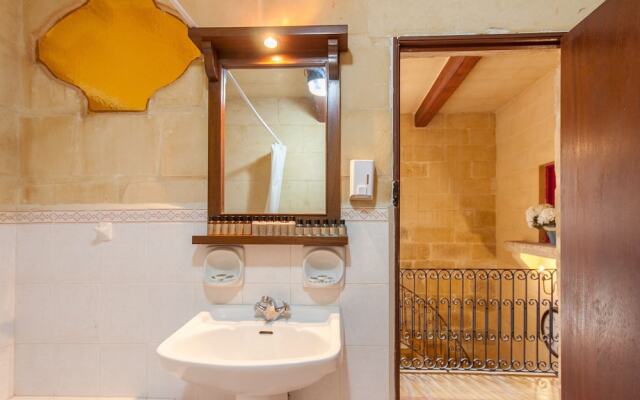 Gozitan Farmhouse Pool &amp; Jacuzzi - PP 2