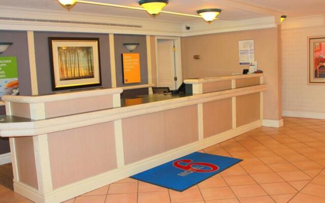 Motel 6 Tulsa South