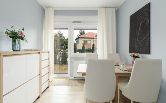 Apartment With Garden Poznan by Renters