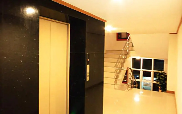 The Chateau Luxury Serviced Apartment