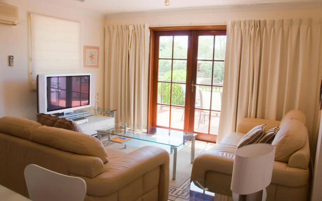 Villa Aqua