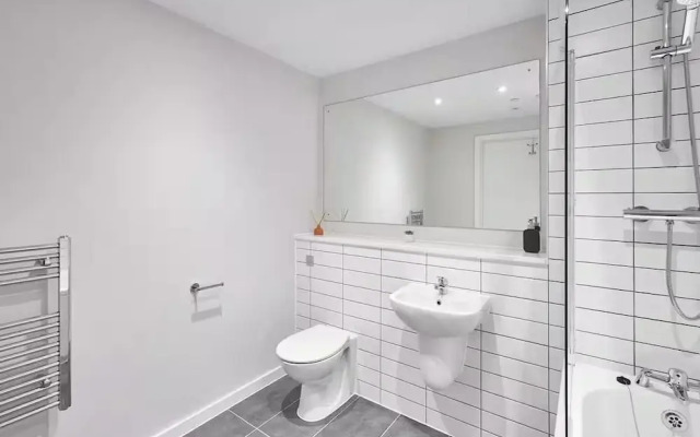 2 Bed Flat - Sleeps 6 - Parking - Wifi