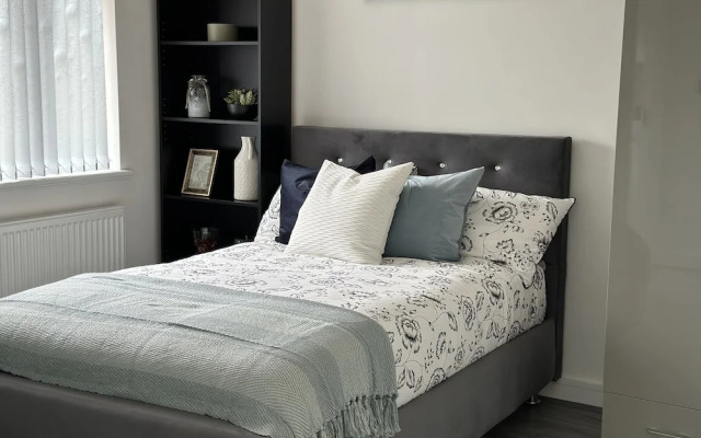 Stunning 4-bed House in Birmingham