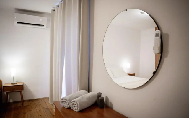 Roža in Sveti Bartol (Haus für 2-3 Personen)