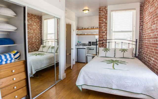 Venice Beach Suites  Hotel