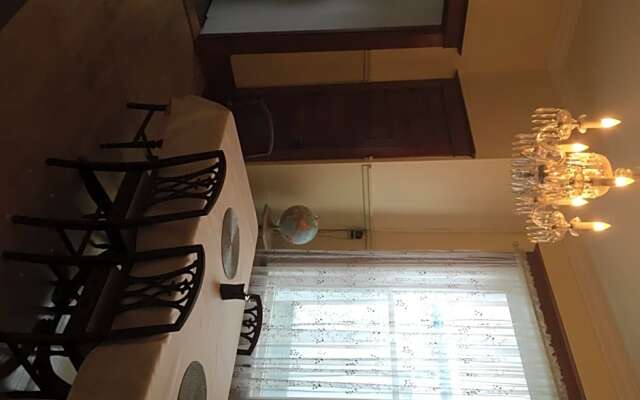 Le Petit Château Montebello B&B