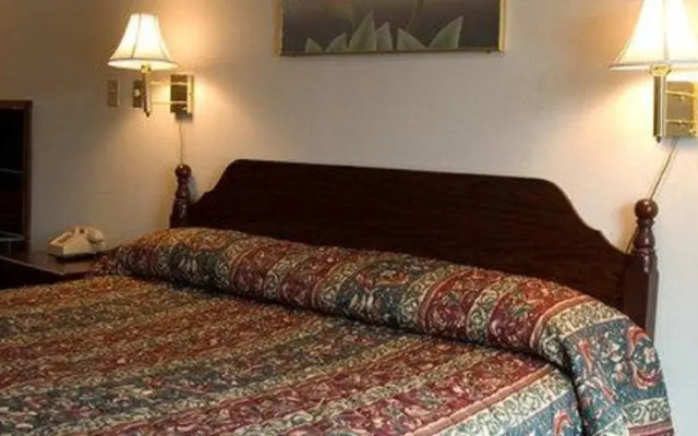 Americas Best Inn & Suites Commerce