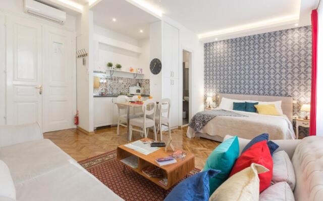 Aurelia Antik Apartments & Rooms