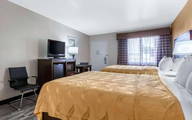 Quality Inn & Suites near Downtown Mesa