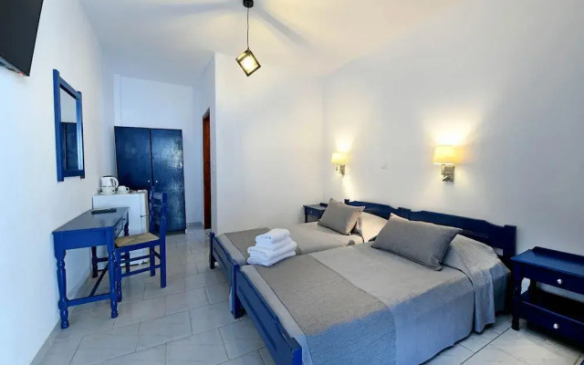 Lunar Santorini Hotel