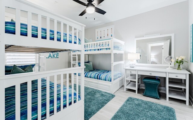 Luxury Waterfront Condo W/pool & Views!