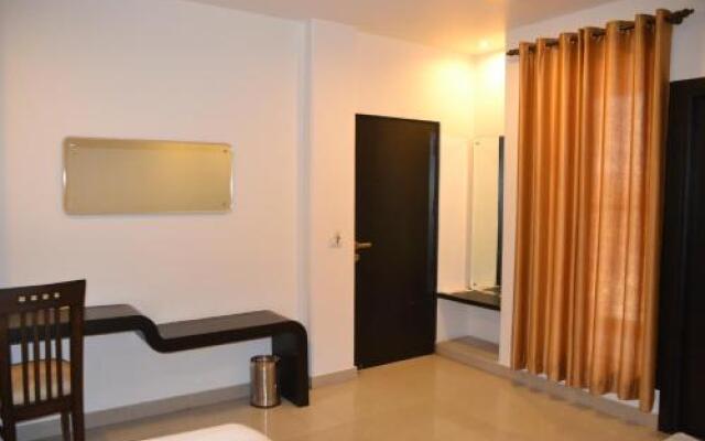 Hotel R R Inn