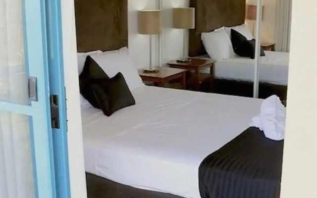Karana Palms Self Contained Apartments