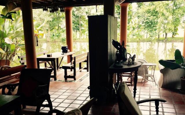 Baan Tung Boon Lom