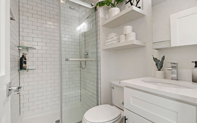 Nice & Comfy Studio Apt in Uptown