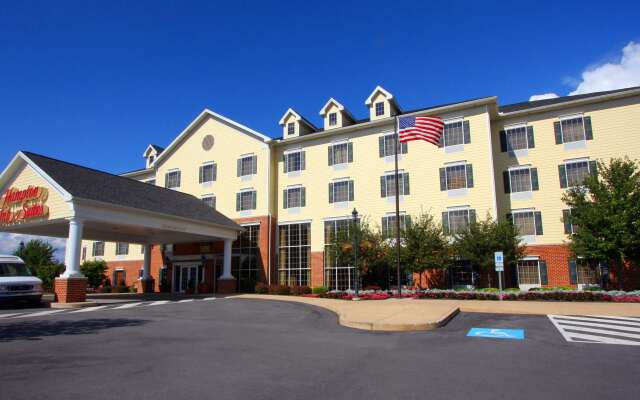 Hampton Inn & Suites State College at Williamsburg Square