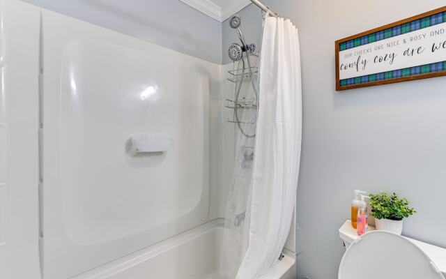 7 Mi to Louisville: Family-friendly Jefferson Home