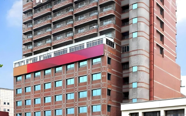 Metro Hotel - Howard Group