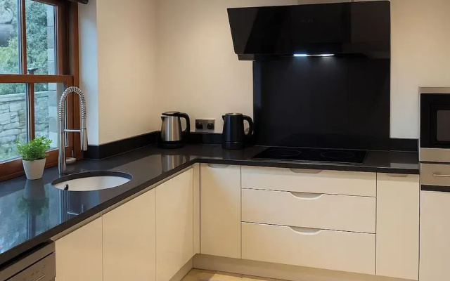 Sleeps 4 - Old Farmhouse - Near Pendle Hill
