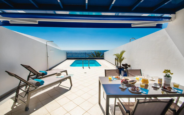 FRONTLINE VILLA 26, well-designed with a heated pool