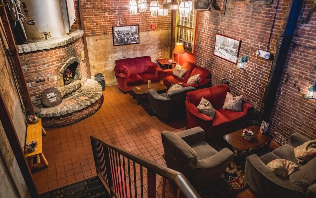 The Common Man Inn & Spa