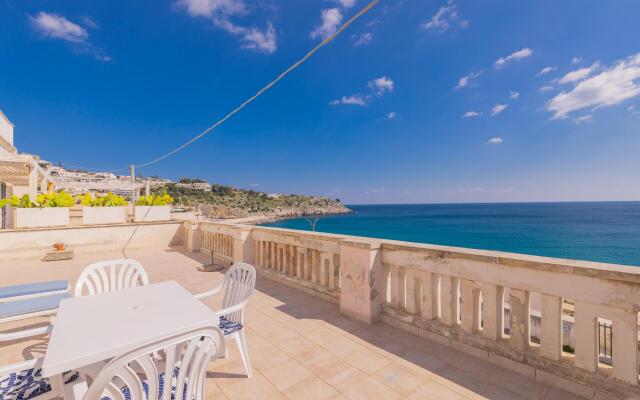 Holiday home with sea view in Castro, on the Adria-Marinè