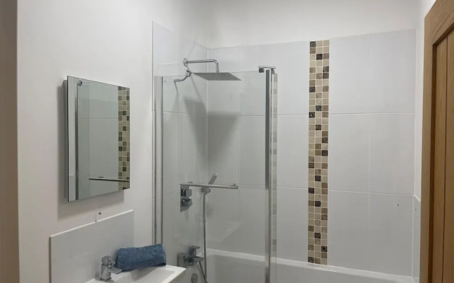 Stylish Tasteful 2bed 2bath Central Townhouse