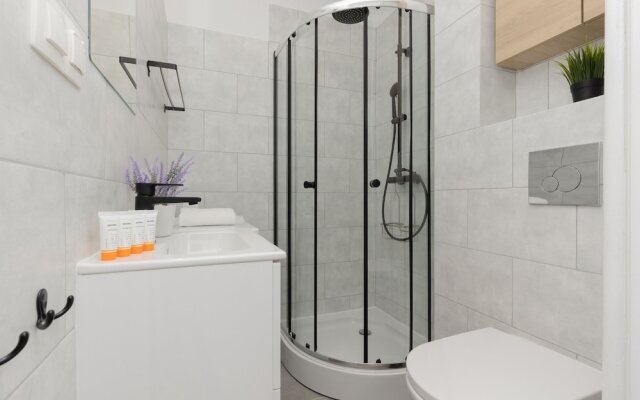 Sweet Studio Saska Kepa by Renters