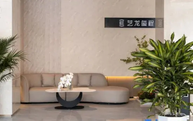 Yilong Xicheng International Hotel (Chuxiong Dongxing Middle School Branch)