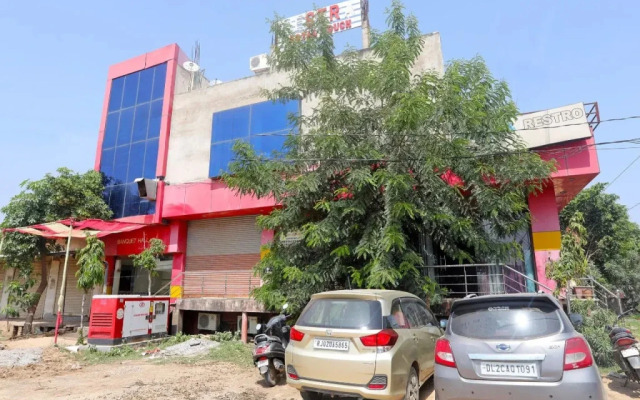 Oyo 17357 Hotel Royal Touch