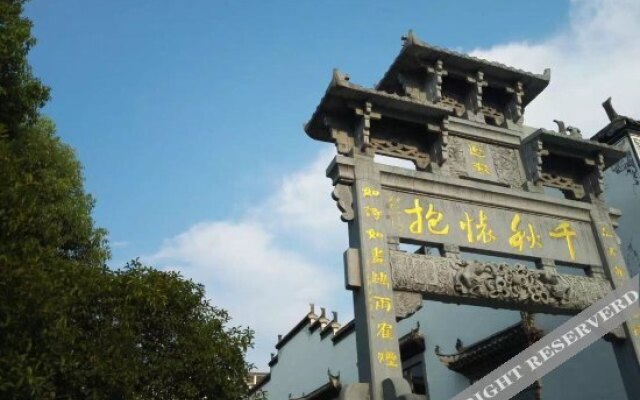 Wuhua Holiday Hotel