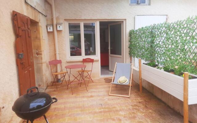 Cosy Holiday Home in Bergerac With Terrace