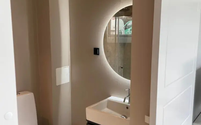 Apartment - Sleeps 3 & Great Location