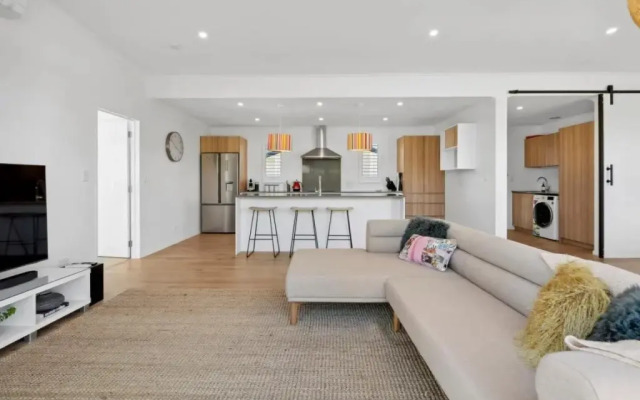 Cedar House - Martinborough Holiday Home