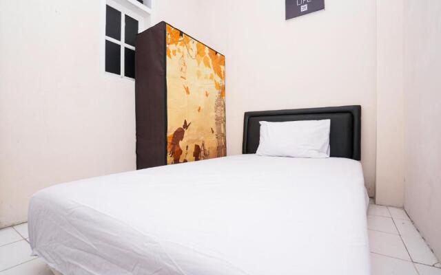 OYO Life 2532 Kost Putri ADIA