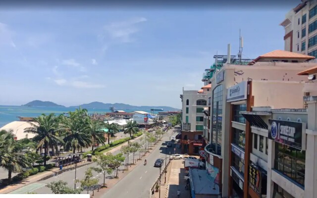 Homy Seafront Hostel