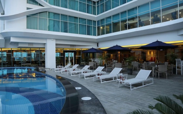 Golden Tulip Galaxy Hotel – Pool – Banjarmasin