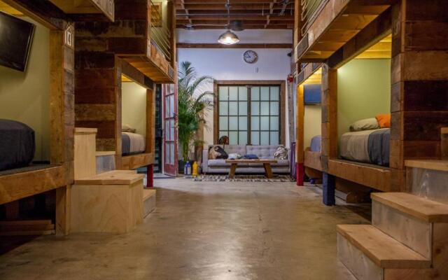 PodShare Los Feliz - Hostel