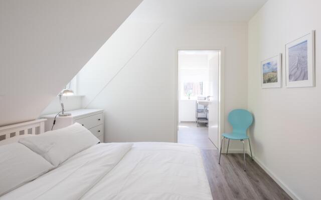 Tastefully furnished, modern and light-flooded apartment.