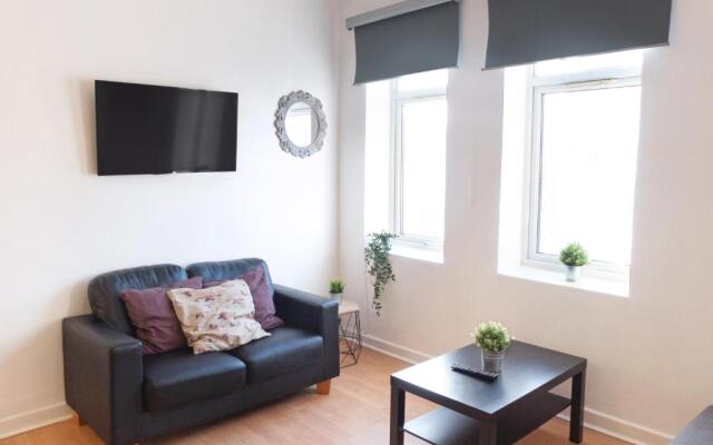 Space for groups, 10 mins from Queen St!