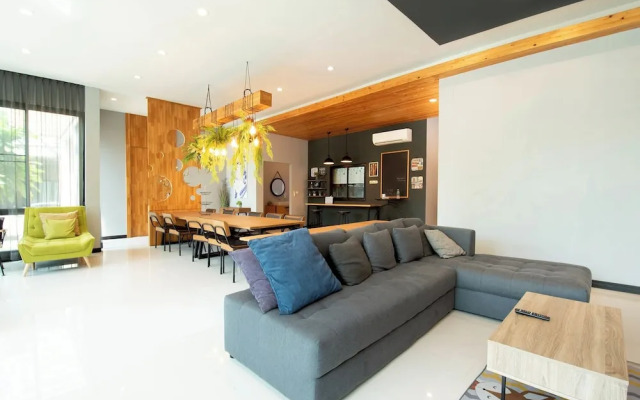 Penny - Farthing Pool Villa
