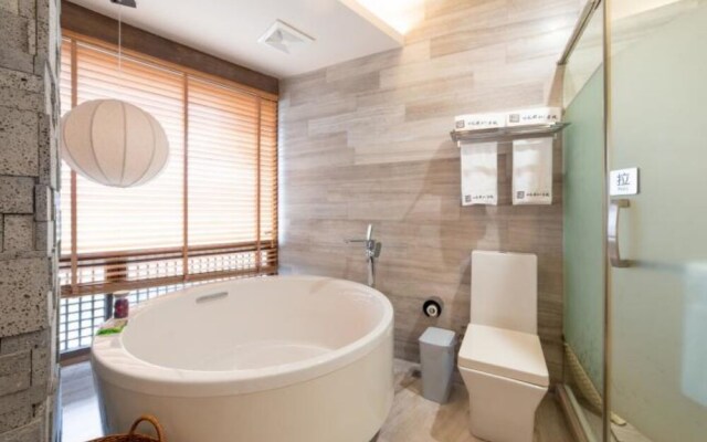 Qiansu Ban Jiang Xia Boutique Inn