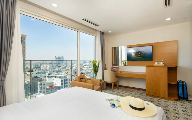 Record Hotel
