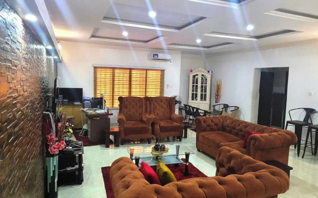 Rossy'S Apartments