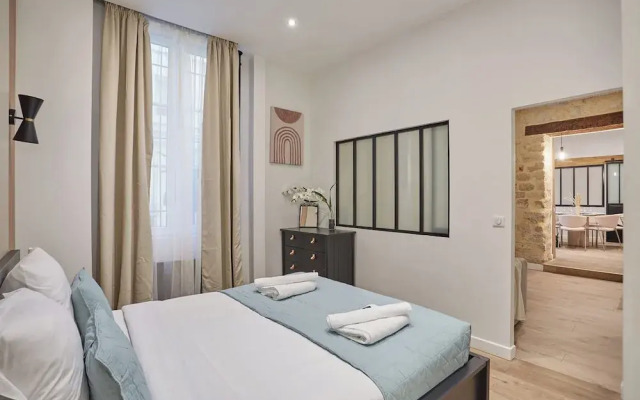 The Upper Marais Superb Apartment for 8 People