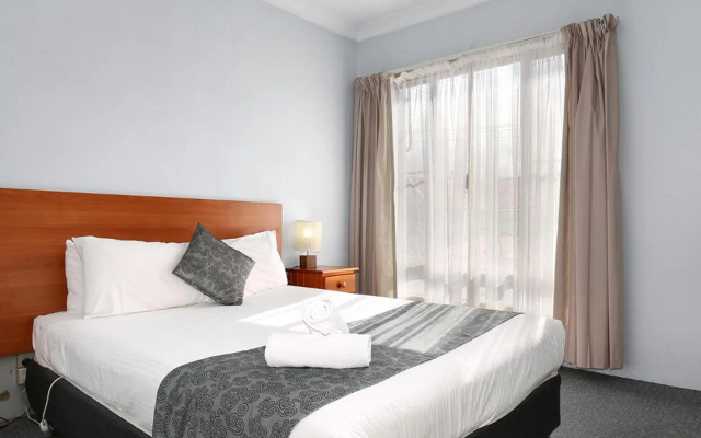 New England Motor Inn – Guest Rooms – Armidale