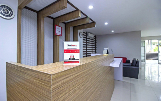 RedDoorz Plus @ Cibogo Bawah
