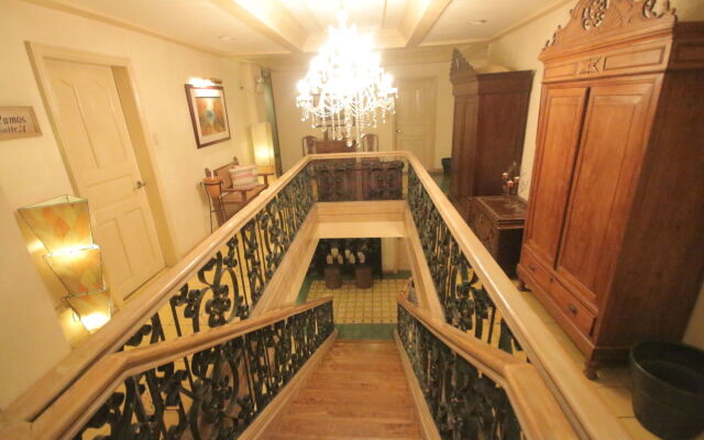 Roxas President's Inn