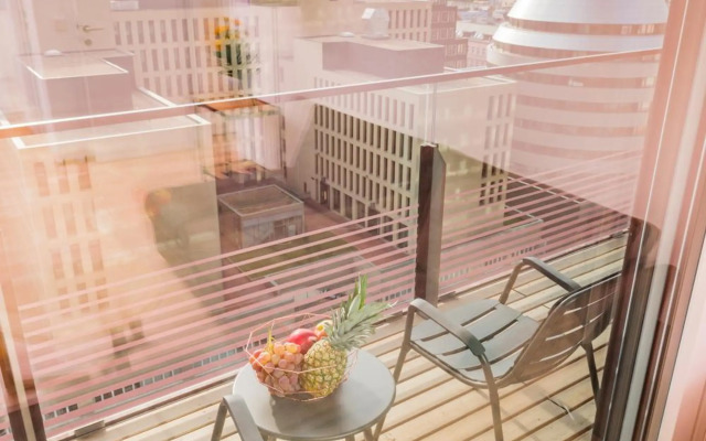 Triiiple Tower Dream Apartments with Rooftop-Summer-Pool by ichbucheAT